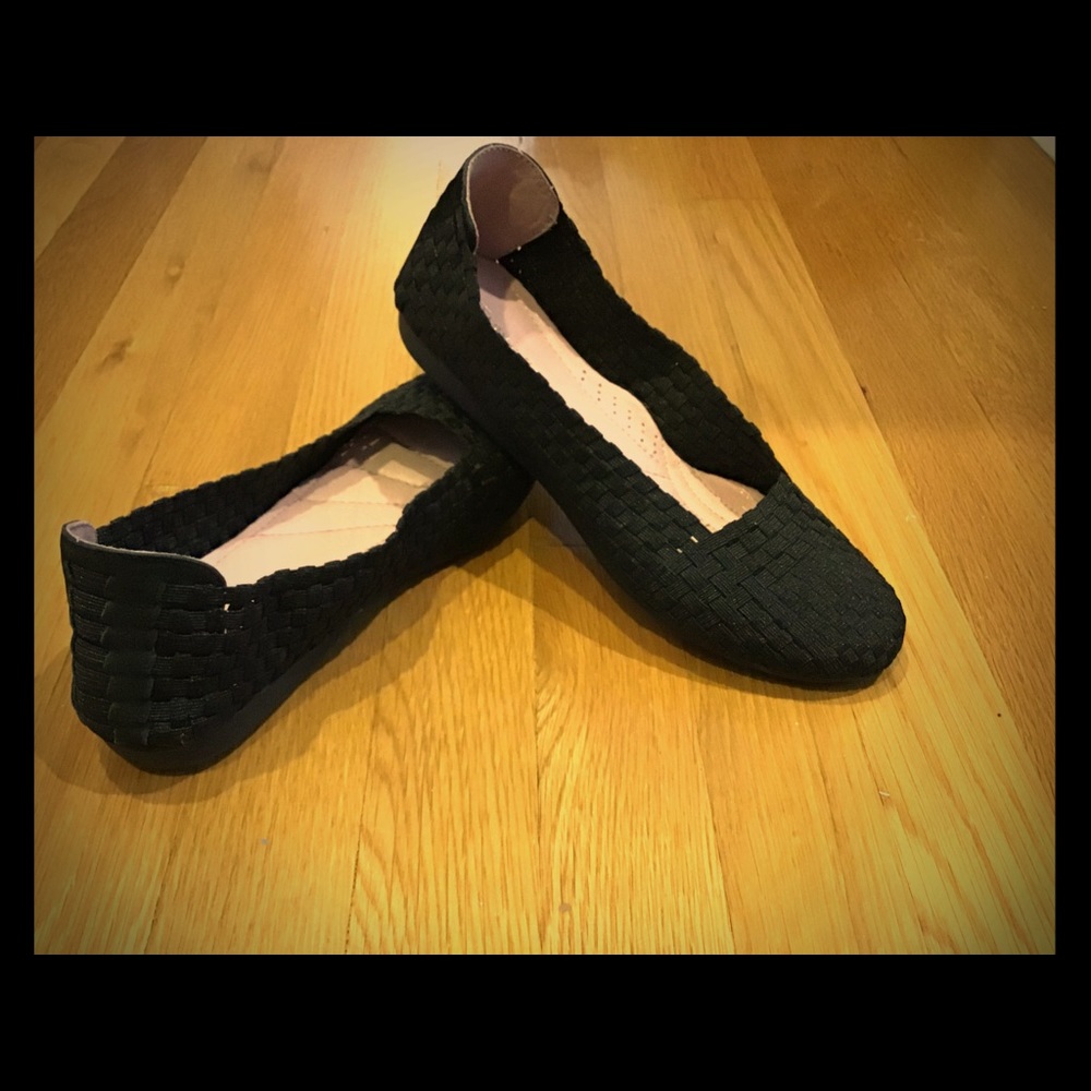 Taryn Rose Belicia Black Flats. Size 7M